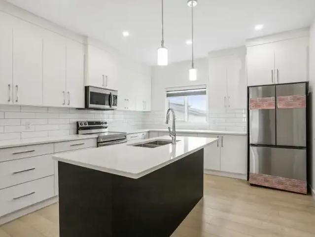 For Rent 3 Bedroom Townhouse Beaumont AB DS105410481