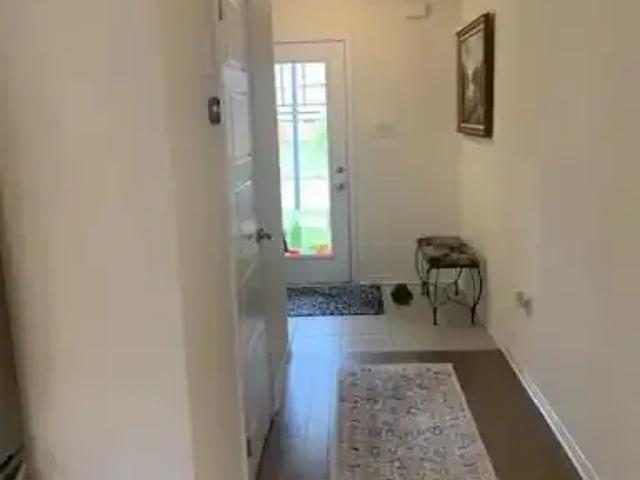 For Rent 3 Bedroom Townhouse Breslau ON DS105359709