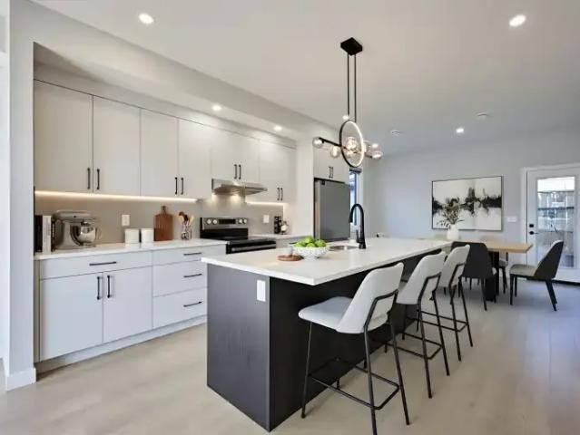 For Rent 3 Bedroom Townhouse Calgary AB DLS104985957