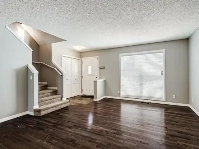 For Rent 3 Bedroom Townhouse Calgary AB DLS105023535