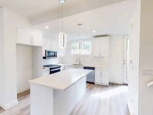 For Rent 3 Bedroom Townhouse Calgary AB DS103118926