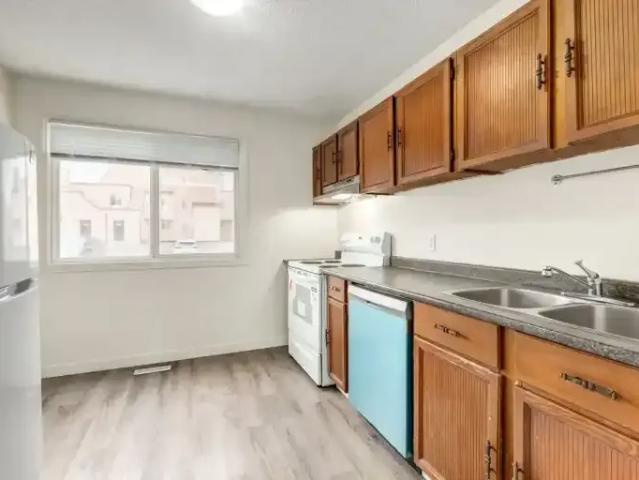 For Rent 3 Bedroom Townhouse Calgary AB DS104400393