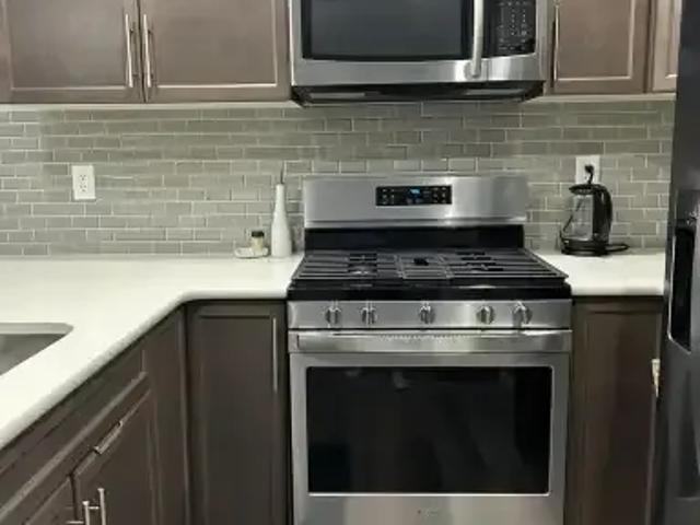 For Rent 3 Bedroom Townhouse Calgary AB DS104401385