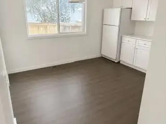For Rent 3 Bedroom Townhouse Calgary AB DS104470640