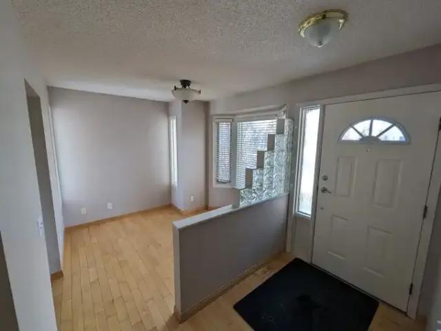 For Rent 3 Bedroom Townhouse Calgary AB DS104470641
