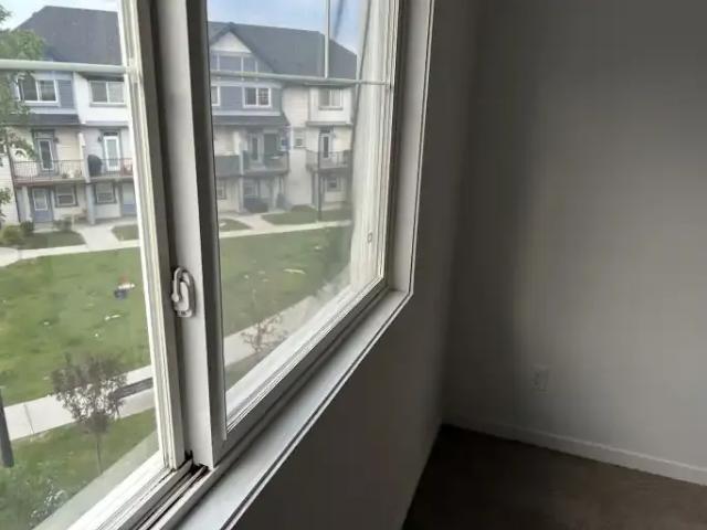 For Rent 3 Bedroom Townhouse Calgary AB DS104470016