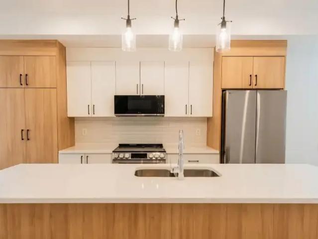For Rent 3 Bedroom Townhouse Calgary AB DS104681818