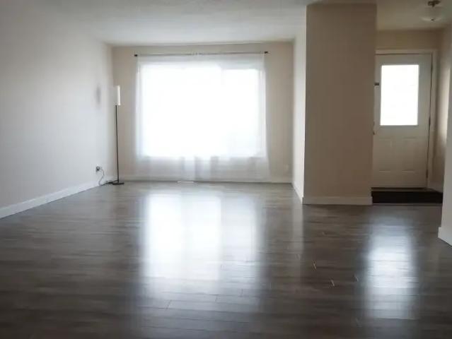 For Rent 3 Bedroom Townhouse Calgary AB DS104940921