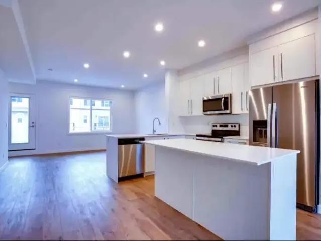 For Rent 3 Bedroom Townhouse Calgary AB DS104940960