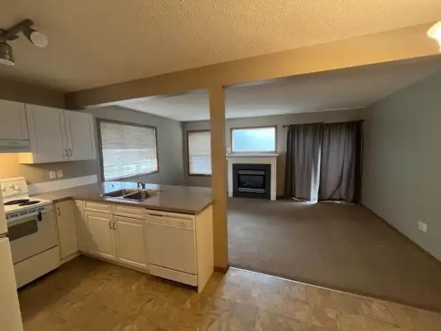 For Rent 3 Bedroom Townhouse Calgary AB DS104957363
