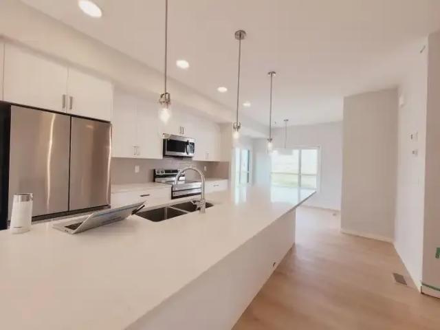 For Rent 3 Bedroom Townhouse Calgary AB DS104986004