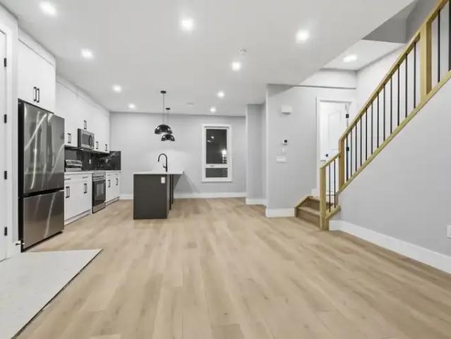For Rent 3 Bedroom Townhouse Calgary AB DS104991522