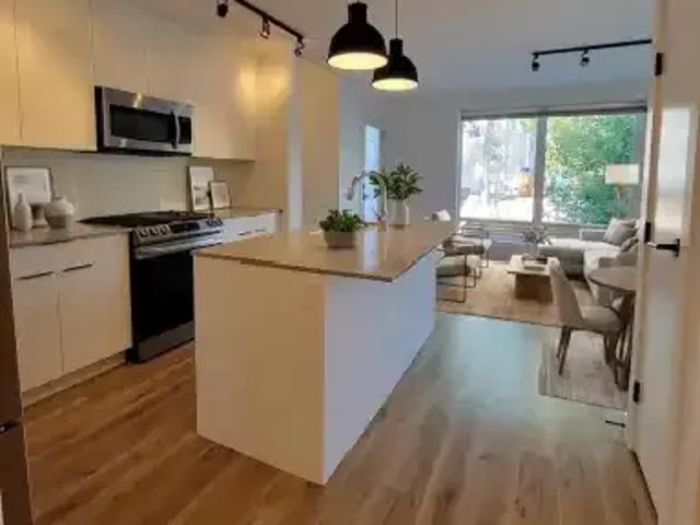 For Rent 3 Bedroom Townhouse Calgary AB DS104000134