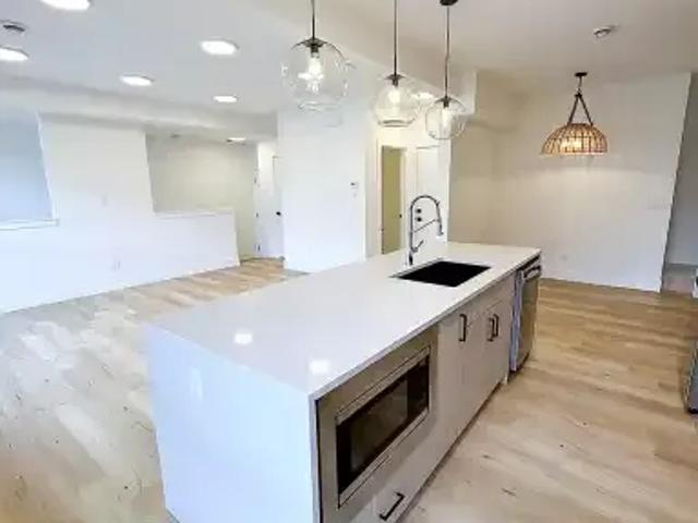 For Rent 3 Bedroom Townhouse Calgary AB DS105467077