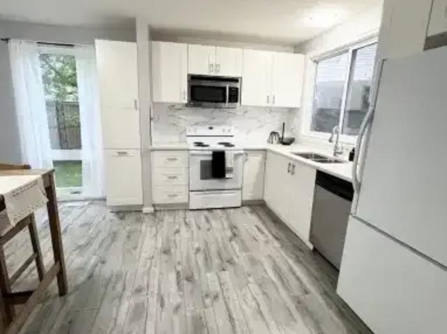 For Rent 3 Bedroom Townhouse Calgary AB DS105505543