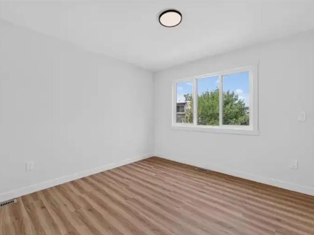 For Rent 3 Bedroom Townhouse Calgary AB DS105150936