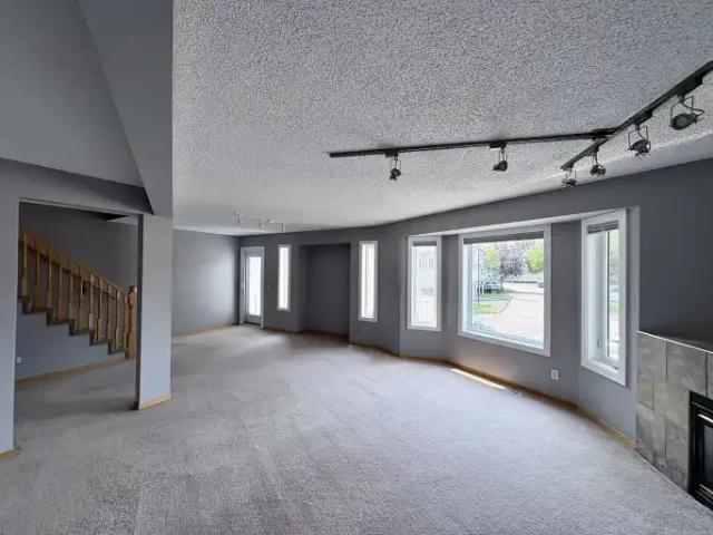 For Rent 3 Bedroom Townhouse Calgary AB DS105185819
