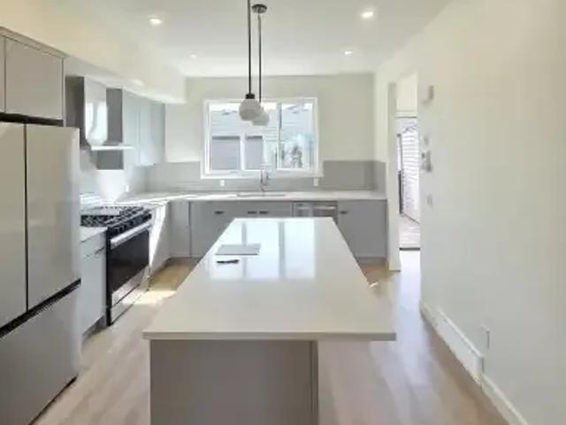 For Rent 3 Bedroom Townhouse Calgary AB DS106148439