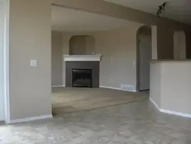 For Rent 3 Bedroom Townhouse Chestermere AB DS104986144
