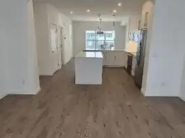 For Rent 3 Bedroom Townhouse Chestermere AB DS105602087