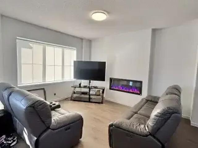 For Rent 3 Bedroom Townhouse Cochrane AB DLS105554475