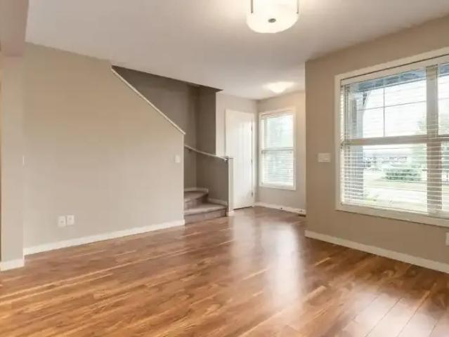 For Rent 3 Bedroom Townhouse Cochrane AB DS104400411