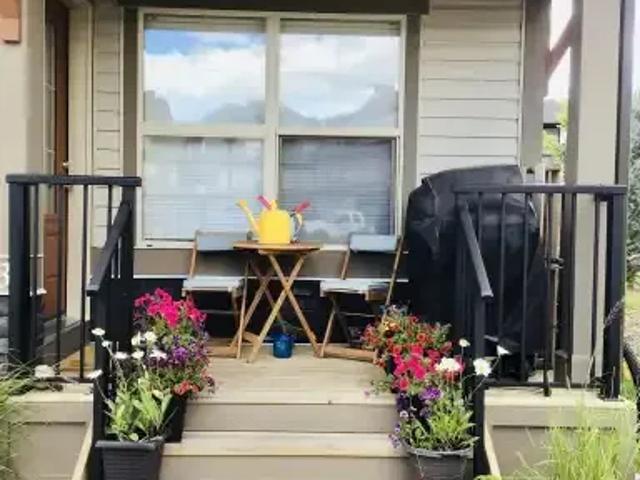 For Rent 3 Bedroom Townhouse Cochrane AB DS104506799