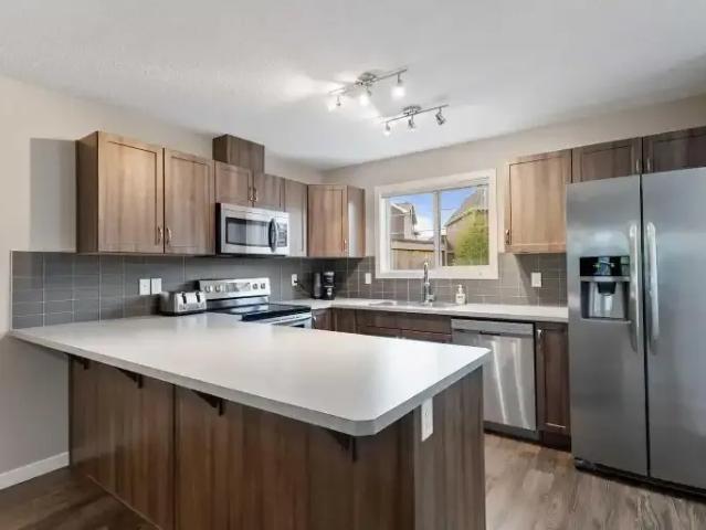 For Rent 3 Bedroom Townhouse Cochrane AB DS106031492