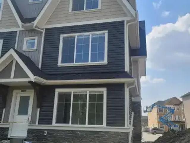 For Rent 3 Bedroom Townhouse Cochrane AB DS103338472
