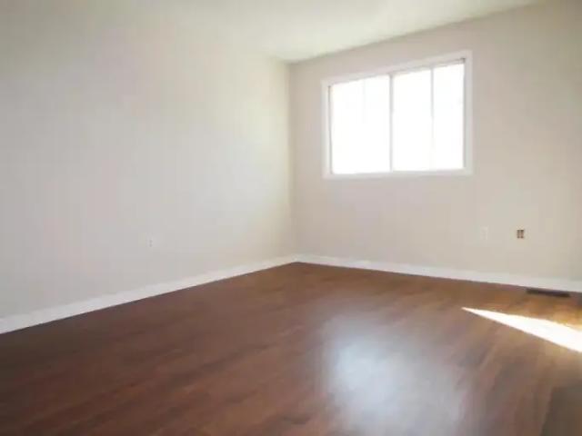 For Rent 3 Bedroom Townhouse Corunna ON DLS98317266