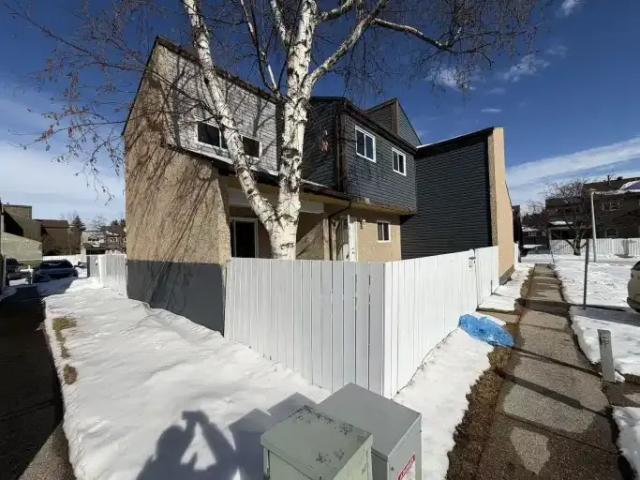 For Rent 3 Bedroom Townhouse Edmonton AB DS104036325