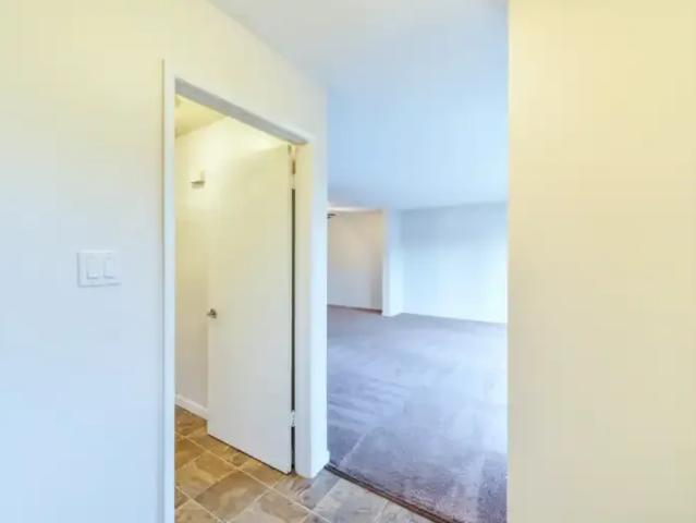 For Rent 3 Bedroom Townhouse Edmonton AB DS104875500