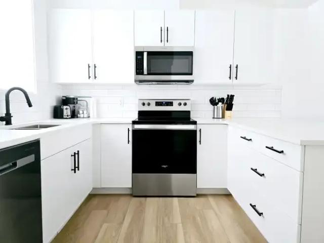 For Rent 3 Bedroom Townhouse Edmonton AB DS104876656