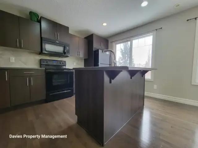 For Rent 3 Bedroom Townhouse Edmonton AB DS104940938