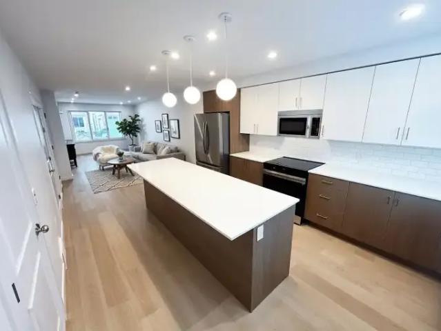 For Rent 3 Bedroom Townhouse Edmonton AB DS105047860
