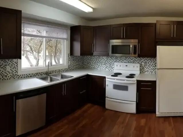 For Rent 3 Bedroom Townhouse Edmonton AB DS105149830