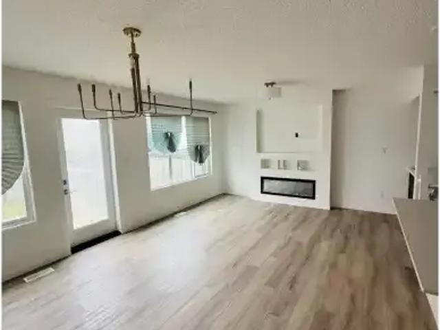 For Rent 3 Bedroom Townhouse Edmonton AB DS105235087