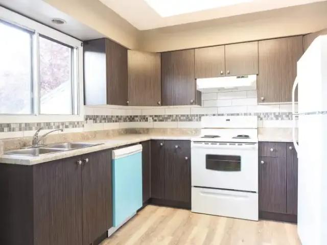 For Rent 3 Bedroom Townhouse Edmonton AB DS105377672