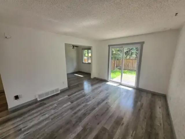 For Rent 3 Bedroom Townhouse Edmonton AB DS105467143