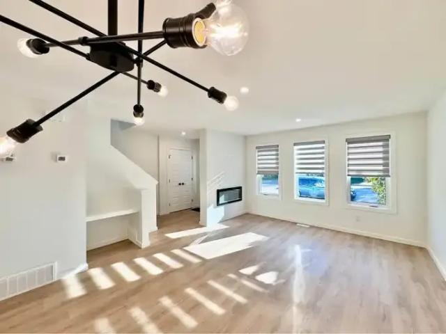 For Rent 3 Bedroom Townhouse Edmonton AB DS105526083