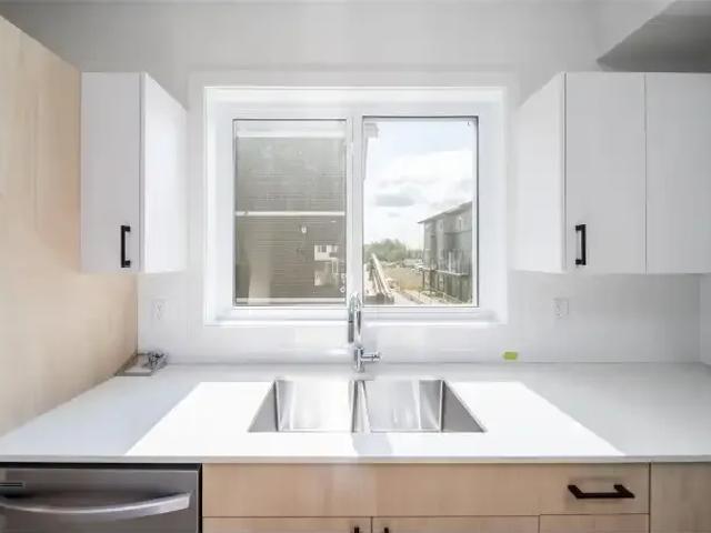For Rent 3 Bedroom Townhouse Edmonton AB DS105554492