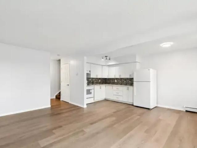 For Rent 3 Bedroom Townhouse Edmonton AB DS105601721
