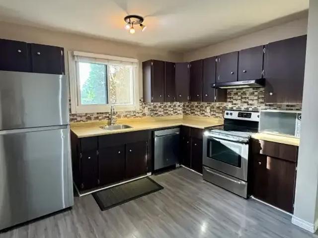 For Rent 3 Bedroom Townhouse Edmonton AB DS106118054