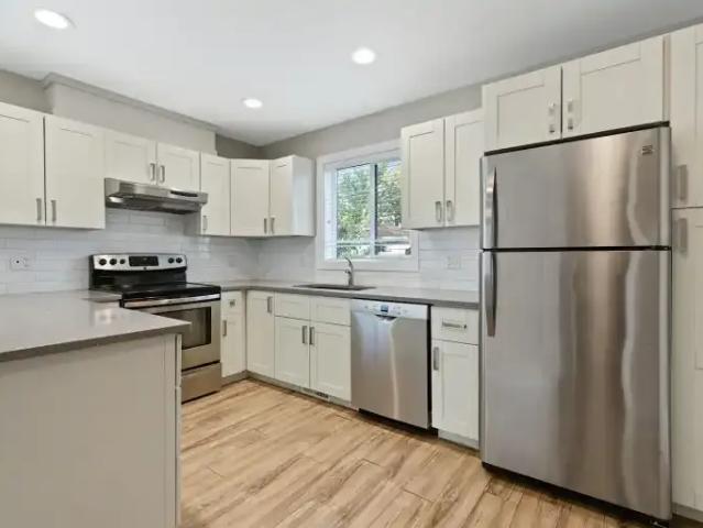 For Rent 3 Bedroom Townhouse Edmonton AB DS106134452