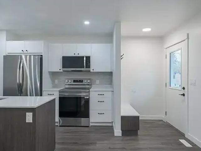 For Rent 3 Bedroom Townhouse Edmonton AB DS106223330