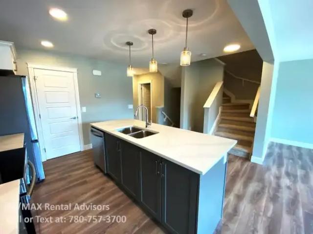 For Rent 3 Bedroom Townhouse Edmonton AB DS102951802
