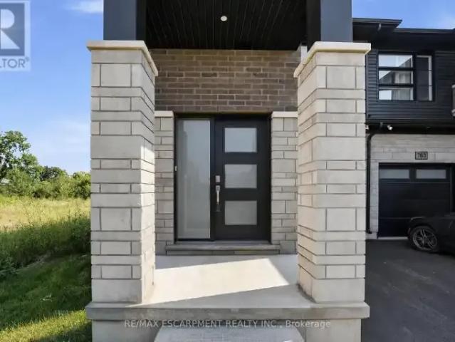 For Rent 3 Bedroom Townhouse Fort Erie ON DLS104888847