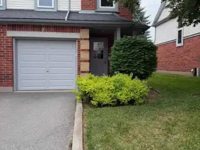 For Rent 3 Bedroom Townhouse Guelph ON DS104753983