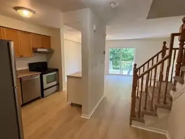 For Rent 3 Bedroom Townhouse Guelph ON DS104864274