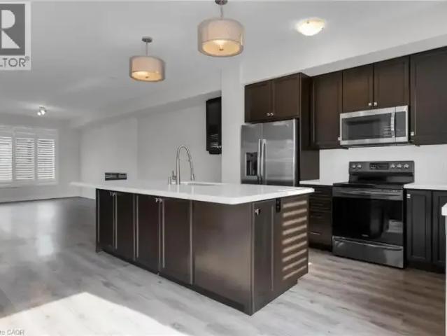 For Rent 3 Bedroom Townhouse Grimsby ON DS104864235